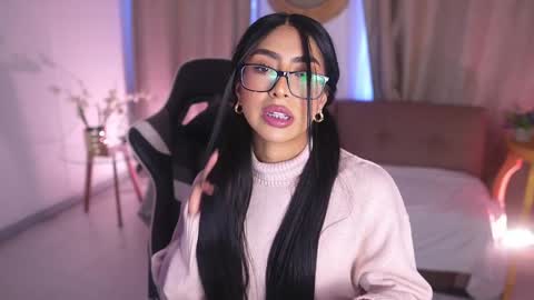 Sara  online show from February 4, 12:11 pm