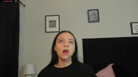 sara_b11 online show from June 25, 5:58 pm