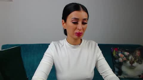 Im Sara I am happy to be here  online show from November 29, 6:34 pm