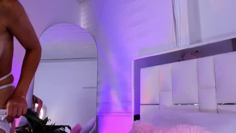 Snapshot of sara_goddess01 chatting on October 2, 6:13 pm Sara online show from October 2, 6:13 pm