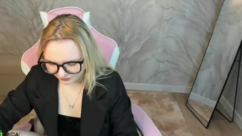 sara_moorre online show from April 28, 1:47 am