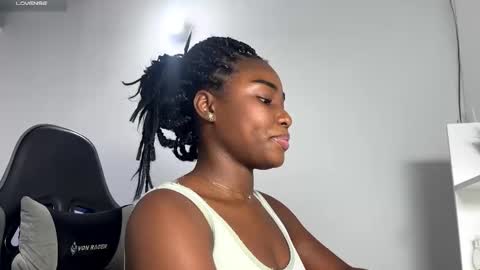 Snapshot of sara_muscle chatting on December 26, 11:35 pm Sara online show from December 26, 11:35 pm