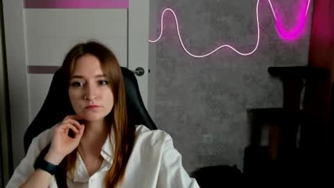 Sara online show from May 5, 8:12 pm
