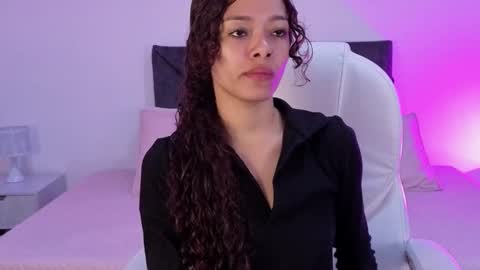Snapshot of sara_sharma chatting on October 15, 2:52 pm sara online show from October 15, 2:52 pm
