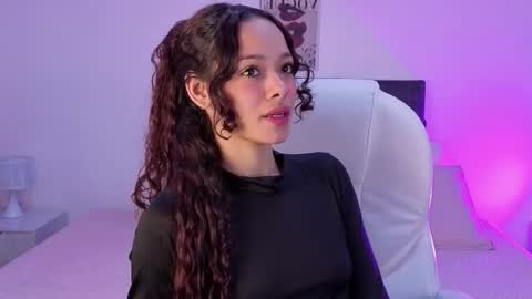 Snapshot of sara_sharma chatting on October 17, 3:04 pm sara online show from October 17, 3:04 pm