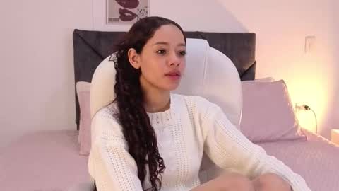 Snapshot of sara_sharma chatting on September 27, 3:52 pm sara online show from September 27, 3:52 pm