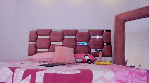 sara_sm1th_ online show from July 10, 1:44 pm