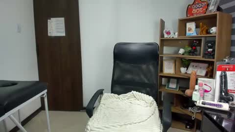 sara_thonson_ online show from July 9, 7:33 am