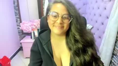 sara_thonson_ online show from June 27, 5:41 am