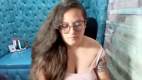 sara_thonson_ online show from July 31, 4:46 am