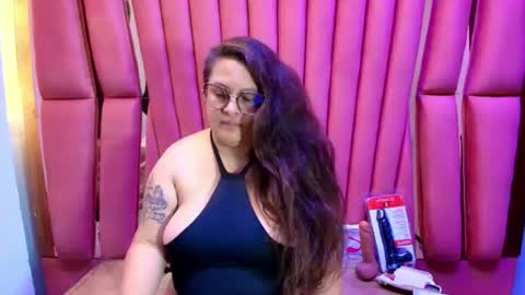 sara_thonson_ online show from July 18, 4:27 am