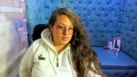 sara_thonson_ online show from July 22, 3:40 am