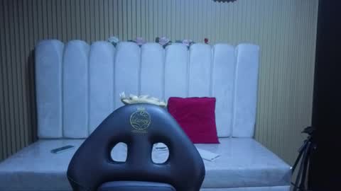 sara_valderrama_ online show from February 23, 12:48 pm