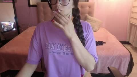 sara_valderrama_ online show from June 4, 2:43 pm
