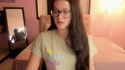 sara_valderrama_ online show from May 2, 12:19 pm