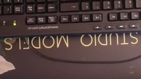 sara_valderrama_ online show from July 7, 11:57 am