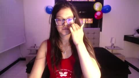 sara_valderrama_ online show from June 20, 10:52 am