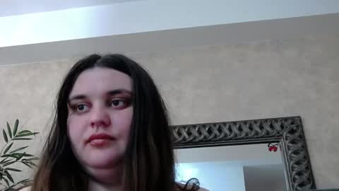saraelise online show from April 29, 5:30 pm