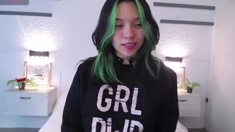 Sarah online show from February 24, 2:38 pm