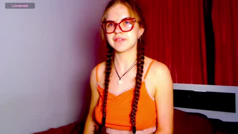 Sarah online show from December 3, 3:44 pm