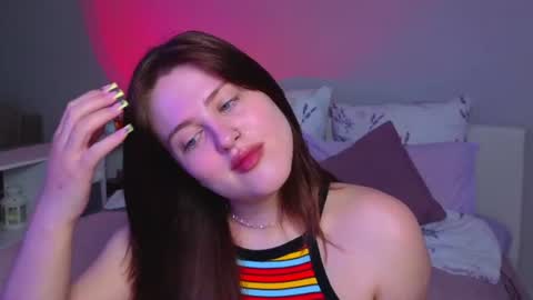 Sarah online show from July 4, 11:00 pm