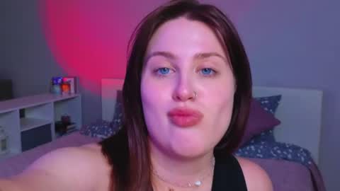 Sarah online show from June 22, 3:25 am