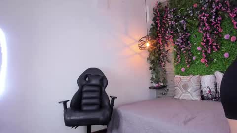 Sarah Deyvis online show from March 6, 3:34 am