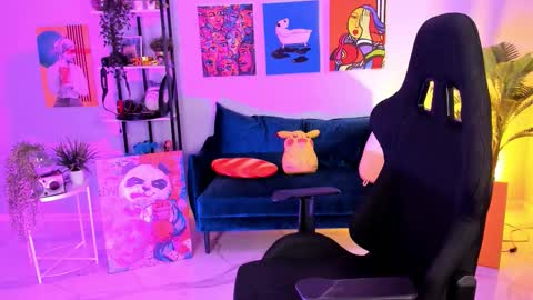 Snapshot of sarahholly chatting on October 4, 1:06 pm Divine Sarah NONUDE model online show from October 4, 1:06 pm
