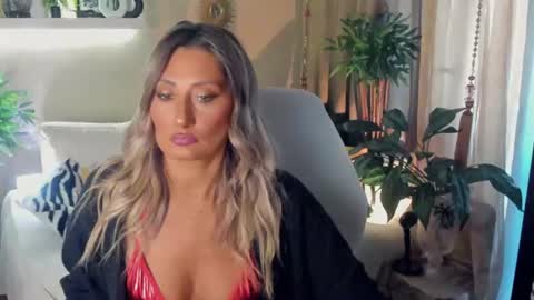Divine Sarah NONUDE model online show from July 20, 2:19 pm