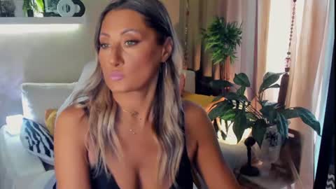 Divine Sarah NONUDE model online show from July 14, 8:41 am