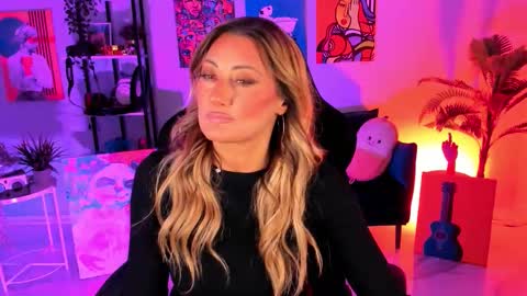Snapshot of sarahholly chatting on October 6, 1:17 pm Divine Sarah NONUDE model online show from October 6, 1:17 pm