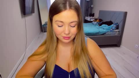 Sarah online show from March 6, 1:39 pm