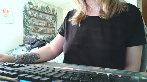 Sarah online show from June 24, 8:19 pm