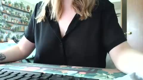 Sarah online show from July 30, 5:03 pm