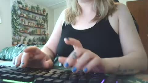 Sarah online show from June 11, 10:39 pm