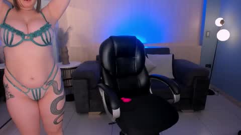 Sarah Rhodes online show from December 20, 2:10 pm