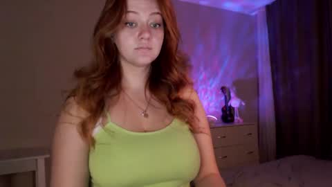 Snapshot of sarahsweetie_ chatting on December 24, 3:58 pm Sarah online show from December 24, 3:58 pm