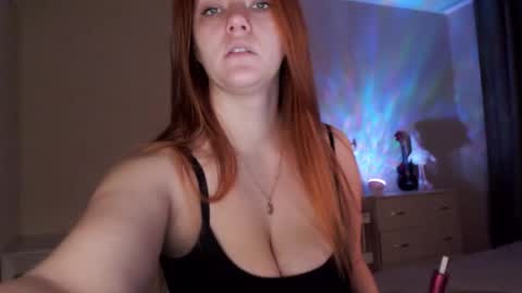 Snapshot of sarahsweetie_ chatting on December 26, 3:31 pm Sarah online show from December 26, 3:31 pm