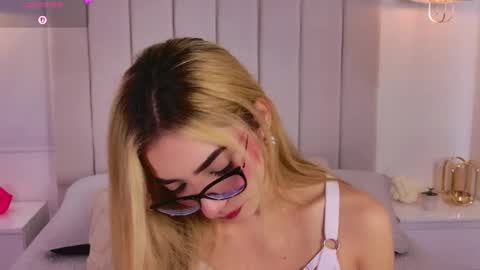 Sara jones   online show from May 4, 3:38 pm