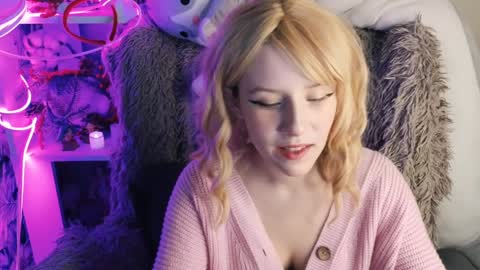Snapshot of sarakaell chatting on January 1, 10:35 pm Sara online show from January 1, 10:35 pm