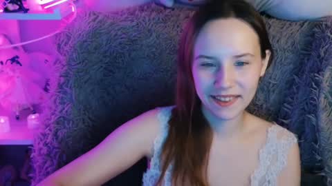 Snapshot of sarakaell chatting on December 10, 1:43 am Sara online show from December 10, 1:43 am