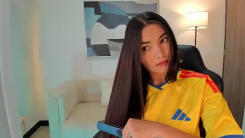 I am Sara  online show from June 27, 5:08 pm