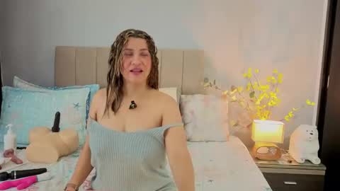 sararamirez43 online show from February 22, 11:16 pm