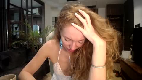 Snapshot of sashasweetsasha chatting on December 5, 6:10 am Sasha online show from December 5, 6:10 am