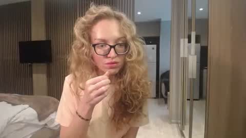 Snapshot of sashasweetsasha chatting on October 5, 9:47 am Sasha online show from October 5, 9:47 am