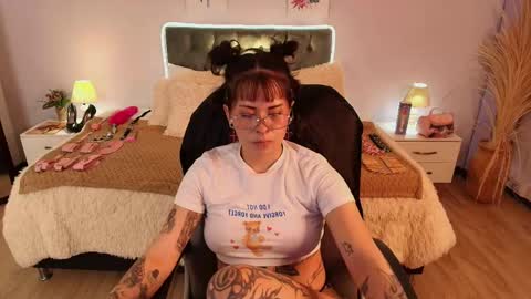 saskia_vellour online show from April 30, 7:52 pm