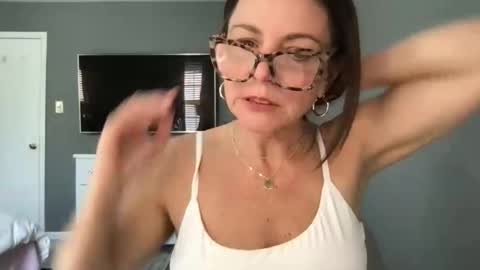 sassynsweetmilf online show from March 24, 4:01 pm