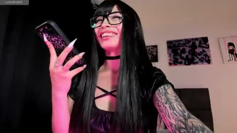    im expecting 300 thumbs up on my altar online show from June 23, 11:14 pm