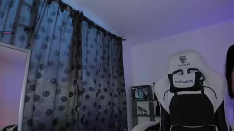    im expecting 300 thumbs up on my altar online show from March 5, 10:23 pm