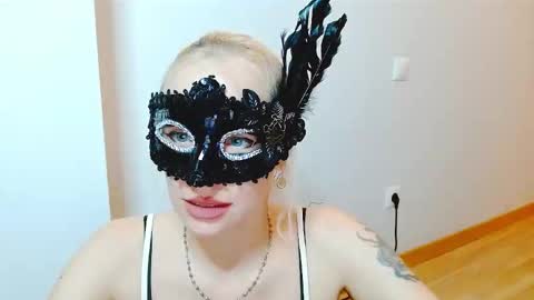 Snapshot of satinqueen90 chatting on October 13, 6:16 am Satinqueen90 online show from October 13, 6:16 am